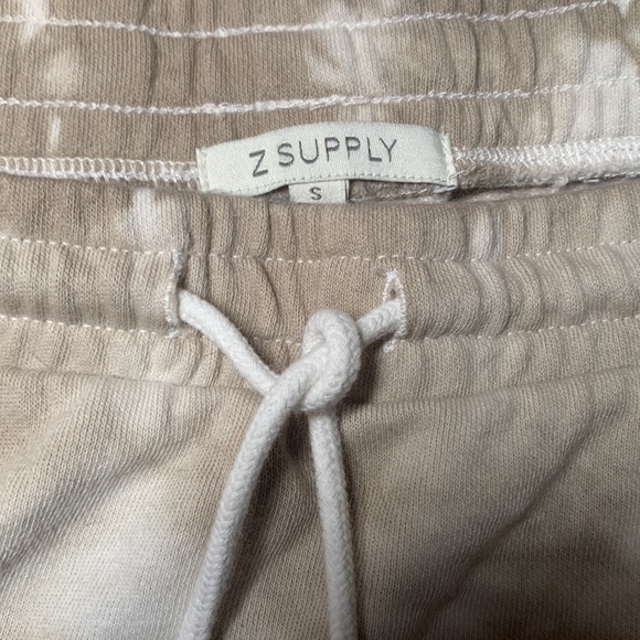 🌿3/$20 Z Supply Tie-Dye Shorts - Picture 3 of 6